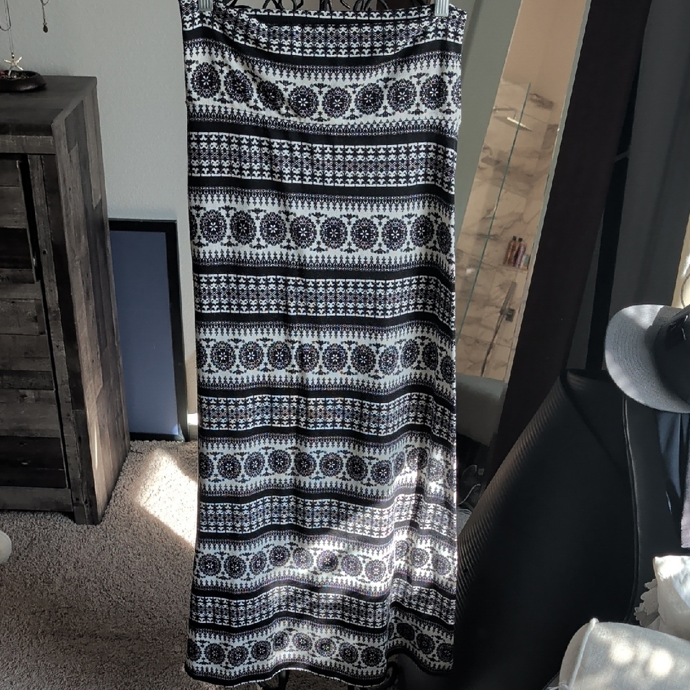 American Rag Black and White Geometric Maxi Skirt